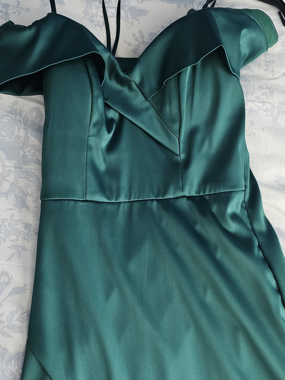 Sequin Hearts One-Shoulder Satin Dress in Emerald Green